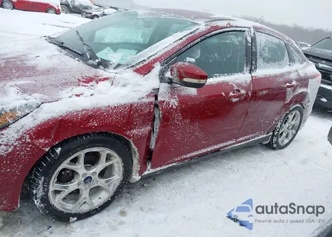 2014 Ford Focus Titanium z USA, uszkodzony, nr VIN 1FADP3J26EL193121